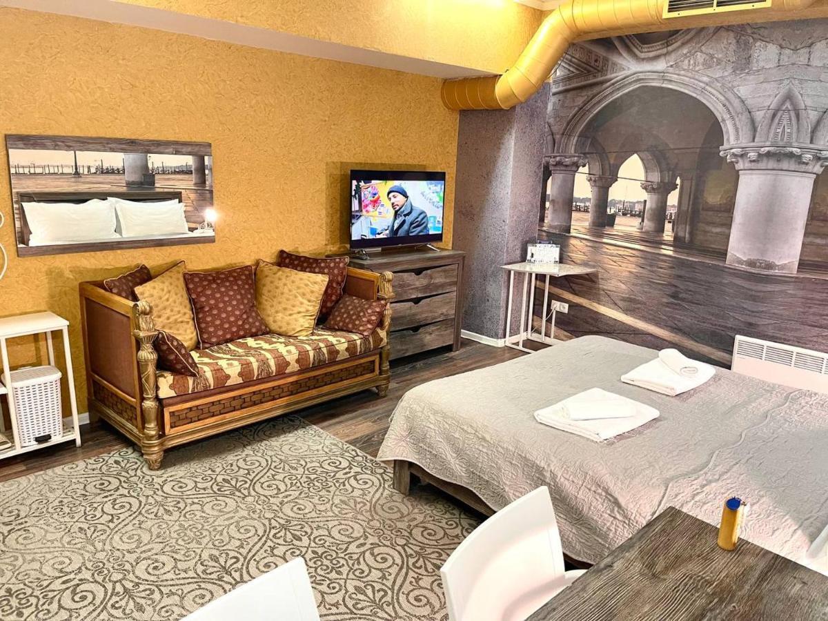 Les Mini Hotel Alma-Ata Exteriör bild
