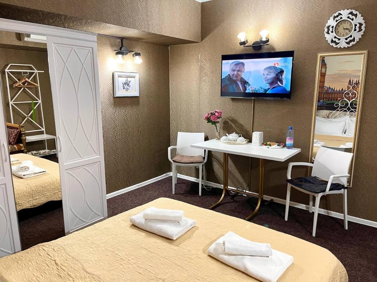 Les Mini Hotel Alma-Ata Exteriör bild