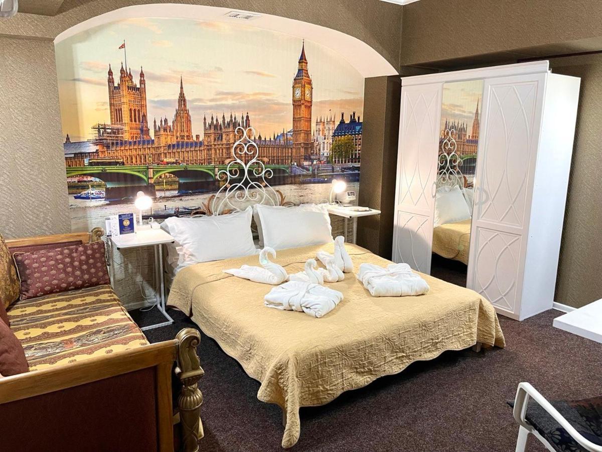Les Mini Hotel Alma-Ata Exteriör bild